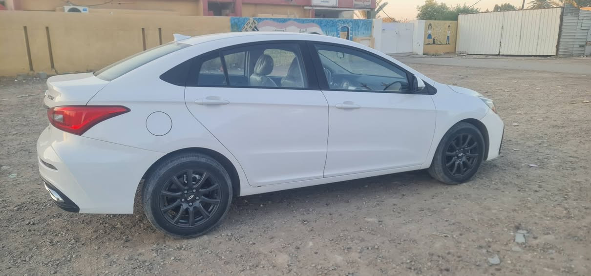 السلام عليكم لبيع سياره شيري اريزو 5موديل ٢٤  بغداد رقم جديد بسمي سياره حلوه اخت زيرو ماشيه ١٨ الف بيها شخط باب سايق و بارد كد شبر جامغ امامي قطر صبغ ما بيها سياره  سياره موصفات مري كهرباءي جام اوتو هاند بريك دكمه اوت هولد ثلاث انظمه قياده  كروز سرعه شاشه كاربلي تبريد قطعتين اشاير بل مري لد نهاري ثلجي ويل كب كروم تحمكمات بل استيرن و مثبت سرعه كامره وحساسات خلفيه  وبعد موصفات بيها حلو ه سعرها ٩٨  وبيها مجال كلش بسيط مكانها الاعلام لتواصل عل خاص او رقم ***********
