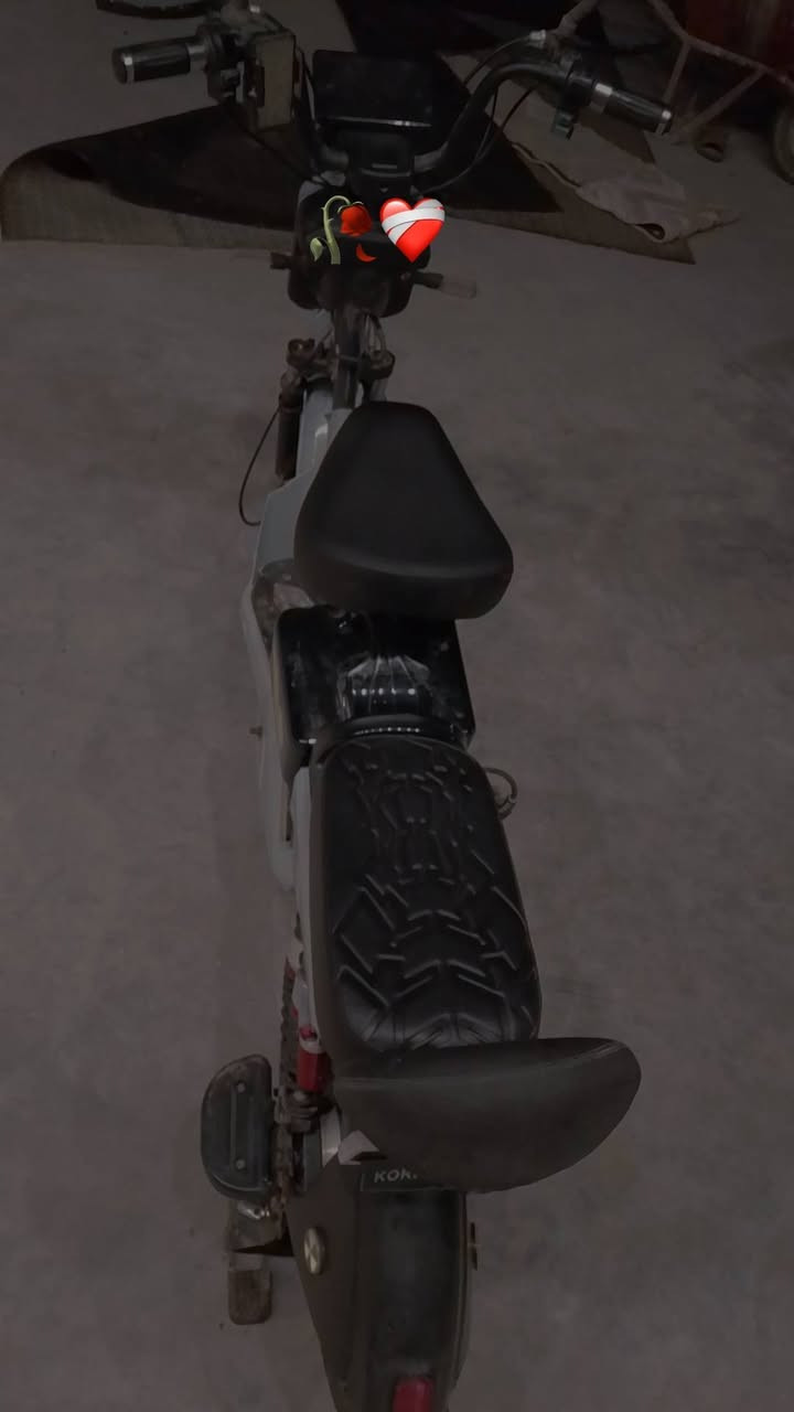 من رخصة (الادمن) دراجة شحن KOREA MR موديل 2024 دراجة بطاريات جدد  اليوم مبدلهن وشاحنة جديدة وكشنات جدد بنز بريك جديد دراجة نضيفة كلش كلشي مابيها ملاحضات بسيطة كلش كلها كاملة اشاير لدات بكلايت خلفي دبل إشارة هورن كاملة مثبت سرعة 4 سرع دبل بصمة دبل كارت سعرها 400 وبيها مجال حك جية  للتواصل *********** بي واتساب مكان بغداد محمودية
