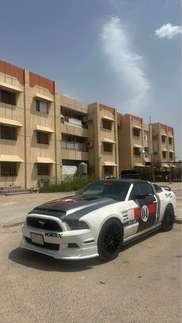 موستنك v6 2013 حادثه ٣قطع فقط مكينه جديده تبريد جديد سياره جاهزه مكاني البصره *********** سعر١٠٠ وبيه مجال البصرة, العراق
