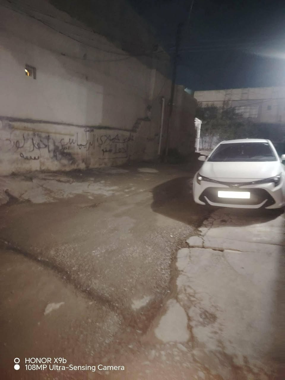 بيت للبيع في كركوك واحد اذار قرب المحافضه الجديده بين المستوصف والمدارس ب25 وبي مجال *********** مساحته اقل من 100 تقريبا 70 متر البيت صغير ونضيف مشمول بالتمليك حوش صغير حمام وتواليت خارجي مرتب البيت

