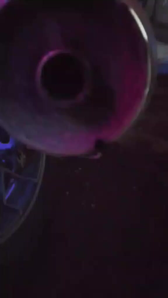 السلام عليكم سيفان 2025 محرك شرط ما مفتوح دراجه ما بيها نقص ورقي كامله سلف هندر كهربائيات الشاير كله شغاله للبيع 680 ويرهم مراوس باربعه قير حسب النظافه ***********
