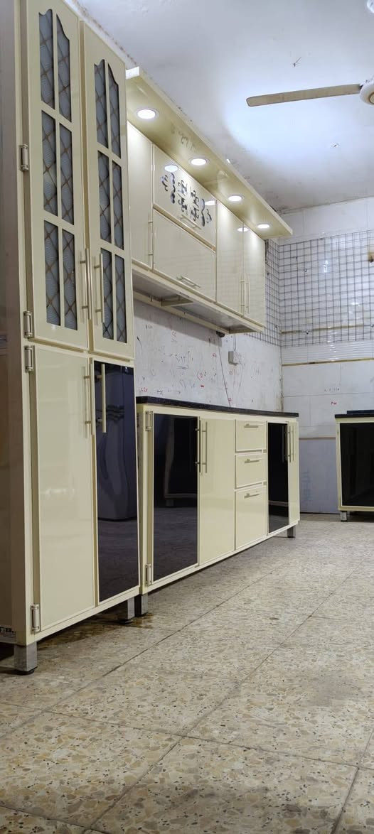كاونتر تفصال درجة اولى 4 قطع كلة مرمر نظيف جداً لايوجد ضرر العنوان بغداد الشعب الرقم ***********
