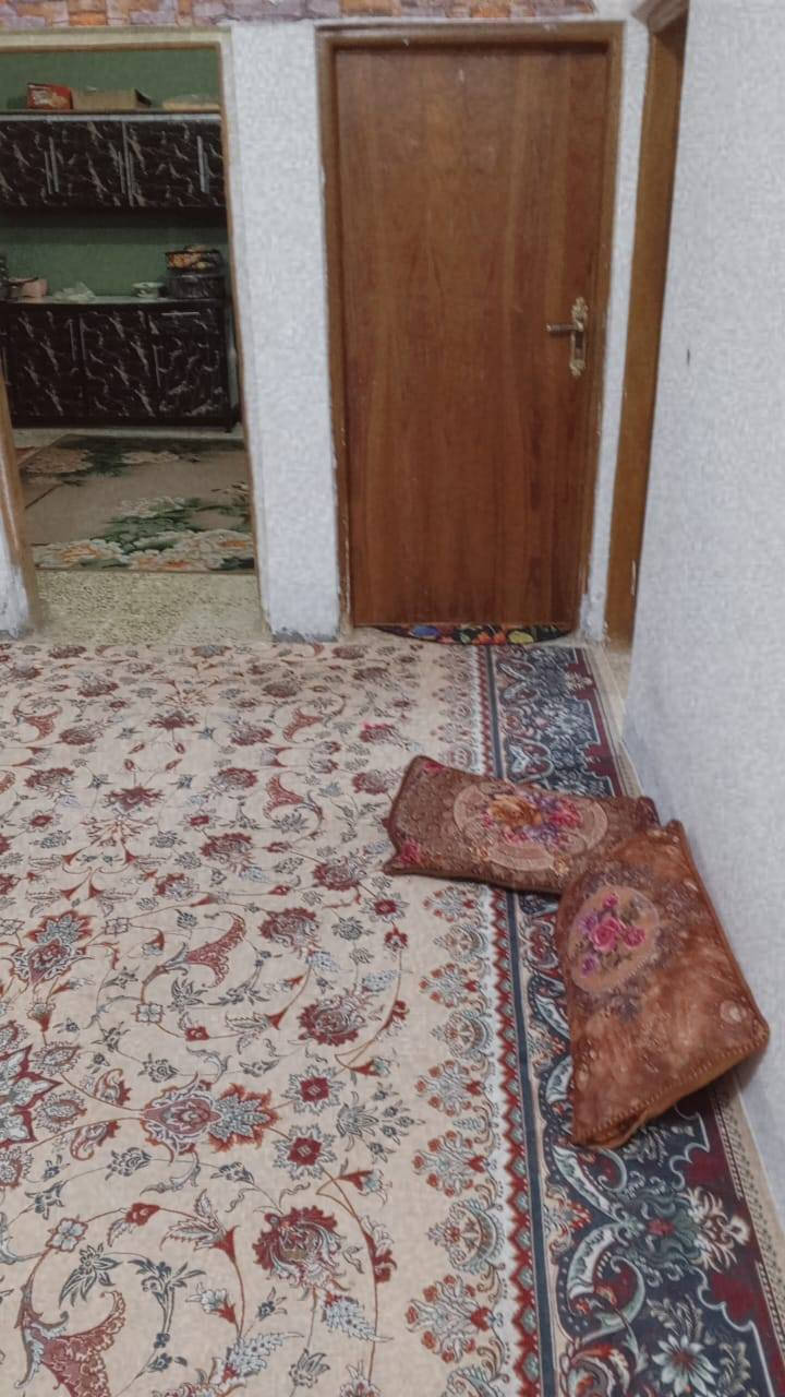 السلام عليكم بيت للبيع حي رشيد مساحه ٢٤٠ متر بصف ركن يبتعد عل شارع العام ٢٥ متر مسلح كافة الخدمات موجوده موقع مميز السعر مناسب ٣٨ بي مجال الاستفسار اتصال *********** مراجعه مكتب النوارس شارع مستشفى ***********
