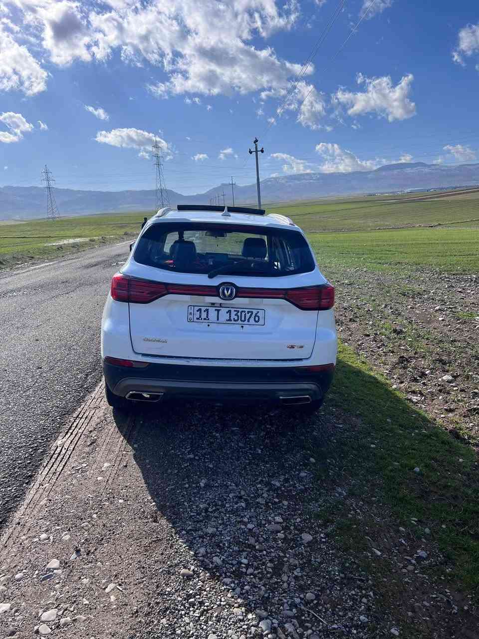 للبيع
السيارة: شانجان  CS75
الموديل: 2019
اللون: أبيض
رقم بغداد الإنكليزي 
( السعر جدا مناسب 115ورقة او مراوس حسب القناعه )

المواصفات الداخلية:
بصمة ابواب 
بصمة تشغيل 
تبريد 2 قطعة  تبريدها ثلج ❄️

شاشة  كبيرة لمس
شاشة تفاعلية 
بلوتوث
3 وضعيات قياده 
مثبت سرعة
تحكم ستيرن 
اتو هولد 
سايد بريك دكمة 
ثلاجة مشروبات 
مرايا كهربائية
جام كهرباء 
عدد 8 قطعة إيرباك (وسائد هوائية)
5 مكبرات صوت

نظام إنذار

نظام ملاحه (GPS)

المواصفات الخارجية:
أضواء LED
أضواء زينون
حساسات ضغط الإطارات
حساسات اصطفاف
كاميرا خلفية
جناح خلفي
ويل كب عدد 4 
اشاير بالمري 
مري شفط 
اريل قرش (نفكيشن)
باتري جديد 
زوج تاير جديد 

المواصفات الميكانيكية:

محرك 1,800 CC  تيربو
4 سلندر

كير أوتوماتيك DCT 
7 نمر 

ماشية 167 الف قابل للزيادة 
السياره عليهة ادامه كامله

الاستفسار على الرقم  
***********
