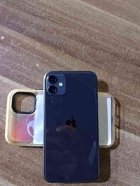 ايفون 11 عادي جهاز نظيف ومرتب ذاكره 128 بطاريه 76 بلاد شاشه وفيس ايدي ...