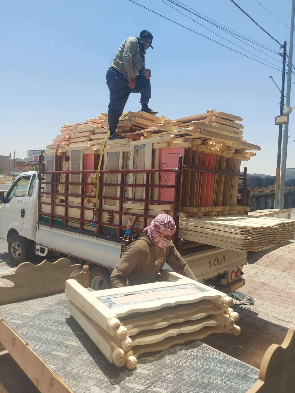 معرض الزهور للأثاث 
وصول وجبه جديده من الاسره (چرابي ) الخشب الاحطاطه نوعيه جيده يوجد جمله ومفرد العنوان الرمادي منطقه 5 كيلو شارع 100 قرب مطعم 🍴 هيوا لكردي يوجد خدمه توصيل للاتصال ***********
اهلا وسهلا بكم…🌹
