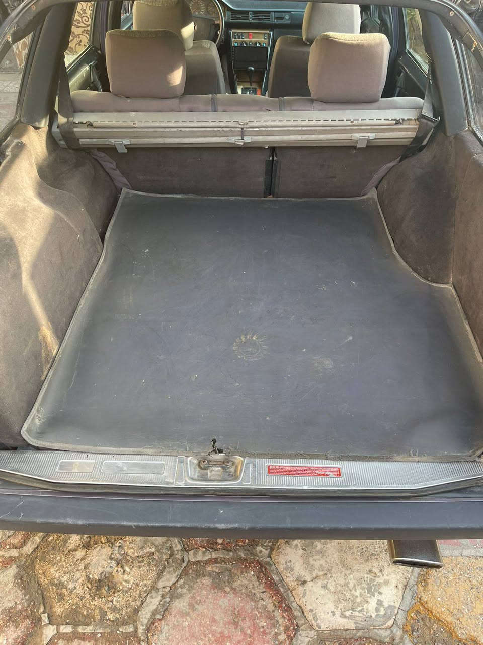 سلام عليكم سياره مرسيدس ماكينه بطه محور 2:30 سياره جاهزه تخمج تايرات سياره بلاد ما ناقصها برغي الوان البصره***********
