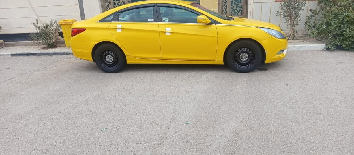 السلام عليكم سوناتا موديل 2011كوري غاز بانزين رقم بصره مميز 35الرقم الجديد النكليزي منضومت غاز بانزين تخم تاير حداديه جديده السياره منكوثه كلها ربع ما تصرف عليها مكاني البصره قضاء المدينه 
هاتف ***********
