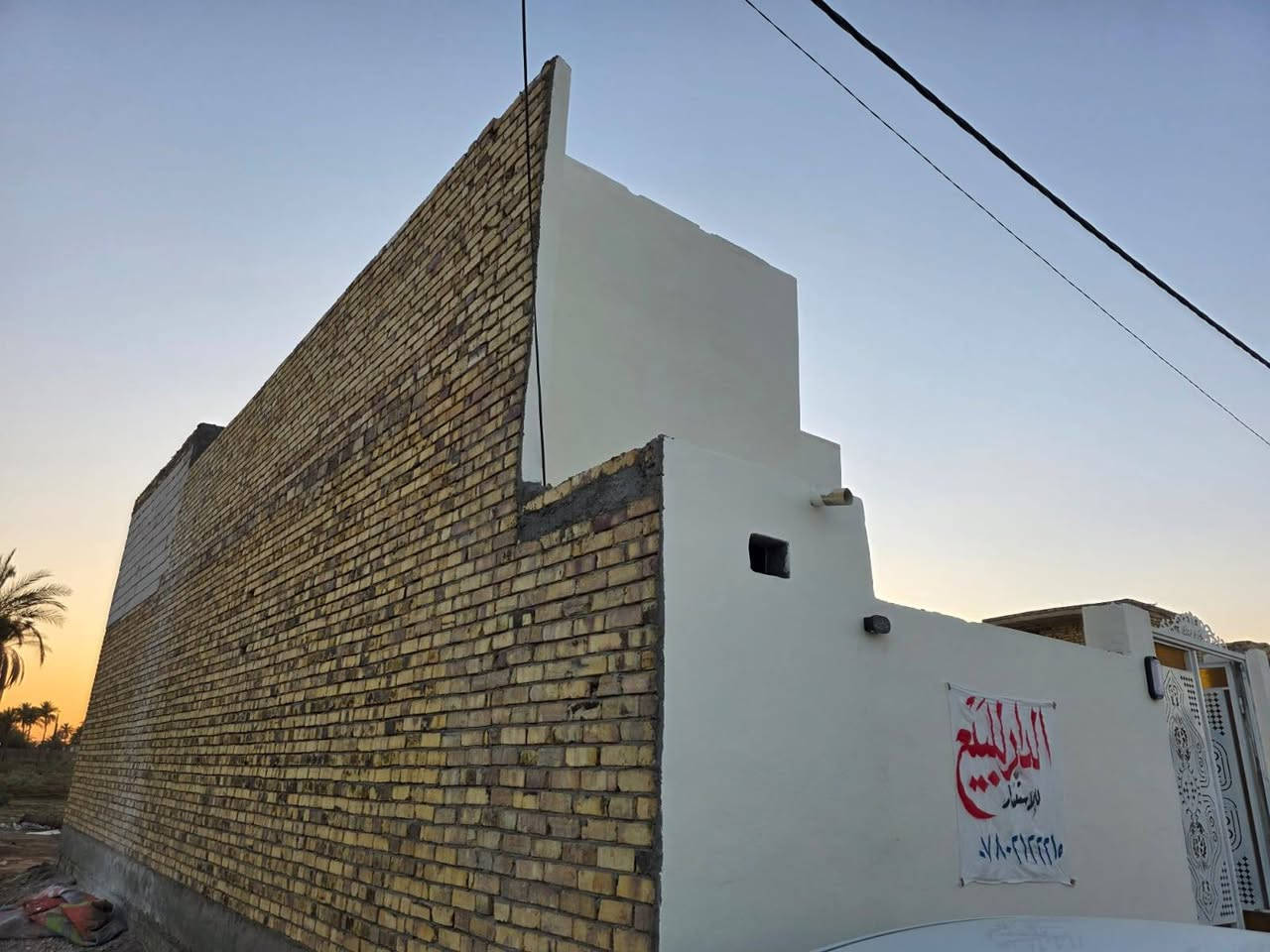 ع بركه الله بيت للبيع ١٠٠متر طابو زراعي سند ٢٥ مداور ثاني يوم يتكون من غرفه وصاله ومطبخ حار بارد وبراني وصحيات داخليه وخارجيه وساحه بيت ودرج وبيتونه وغرفه فوك وتشاريف اساس كونكريت بناء طابوك درجه اولى صب مركزي الأساس مجمع الجوادين نهايه شارع ٣٠ كافه الخدمات الاتصال على الرقم*********** متواجد ع فيس واتساب
