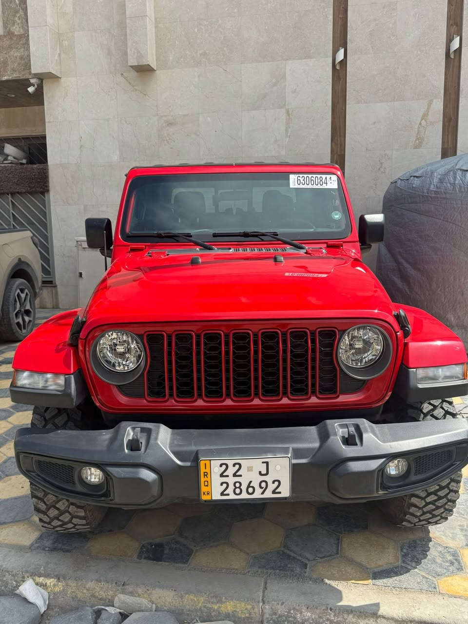 السلام عليكم للبيع او المرواس حسب القناعه 
جيب كلاديوتر سبورت 
موديل 2023

السيارة حادثها كما موضح بل صور نص جاملغ خلفي صبغ فقط والجاملغ الامامي فقط مفتوح جان داخل السيارة 
حجم المحرك 6 سلندر 3600 
ماشيه 18 الف فقط 
موصفات جام كهرب مري كهرب هيتر بل كشنات وبل استيرن بصمه تشغيل وبصمه ابواب وباقي المواصفات المعروفه السيارة رقم اربيل اباسمي ترقيم جديد 
مكان السيارة زيونة 
شارع الربيعي 
السعر 330 ورقه
***********واس اب
***********
