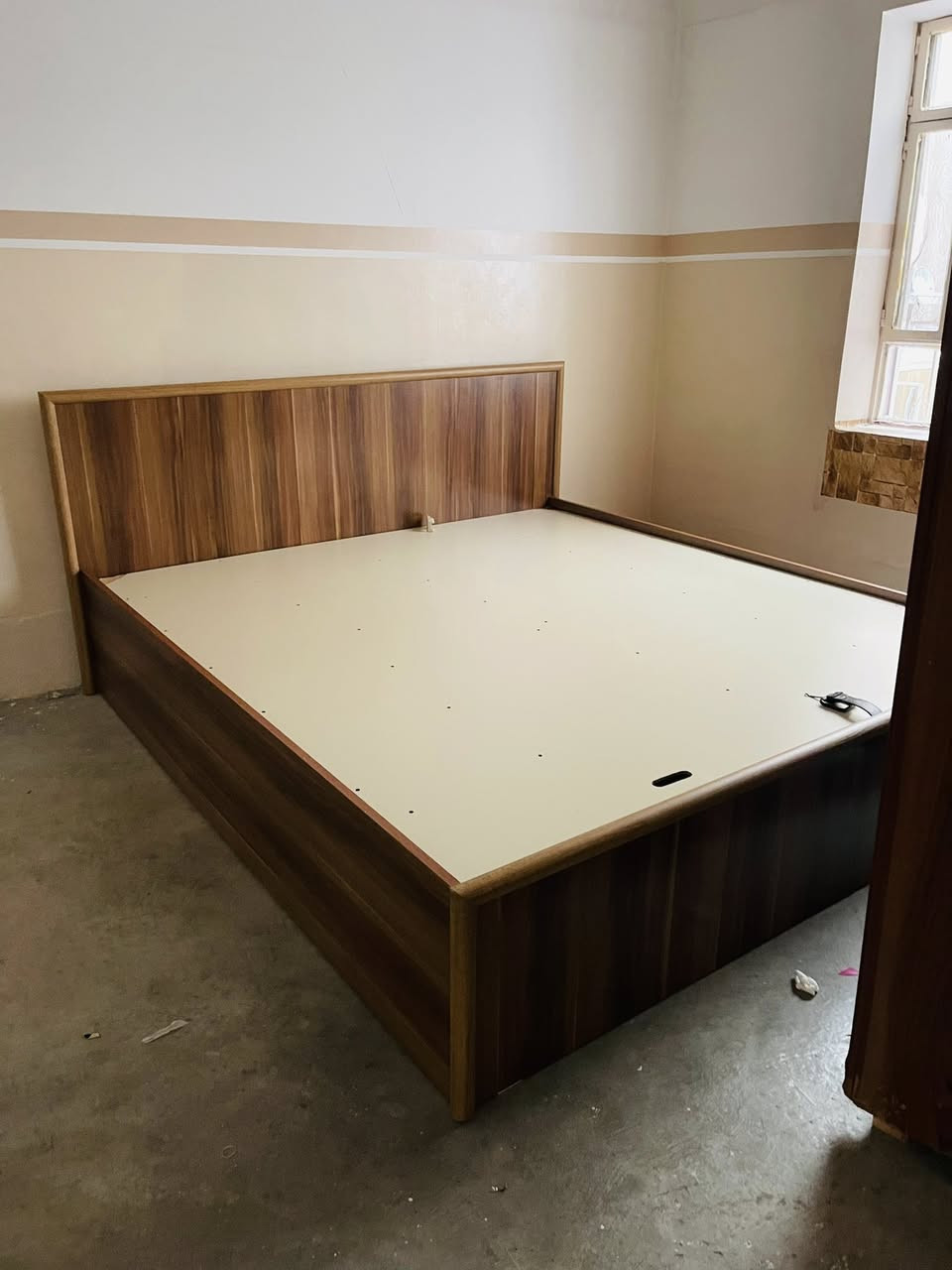 سڵاو بەڕیزان کۆمەڵێک ئەشیای زۆرتازە بۆ فرۆشتن هەر بەڕێزک مشتەریە پەیوەندی بکات یان مەسج بنێرێ لە سلیمانی 
0772 524 94 68
