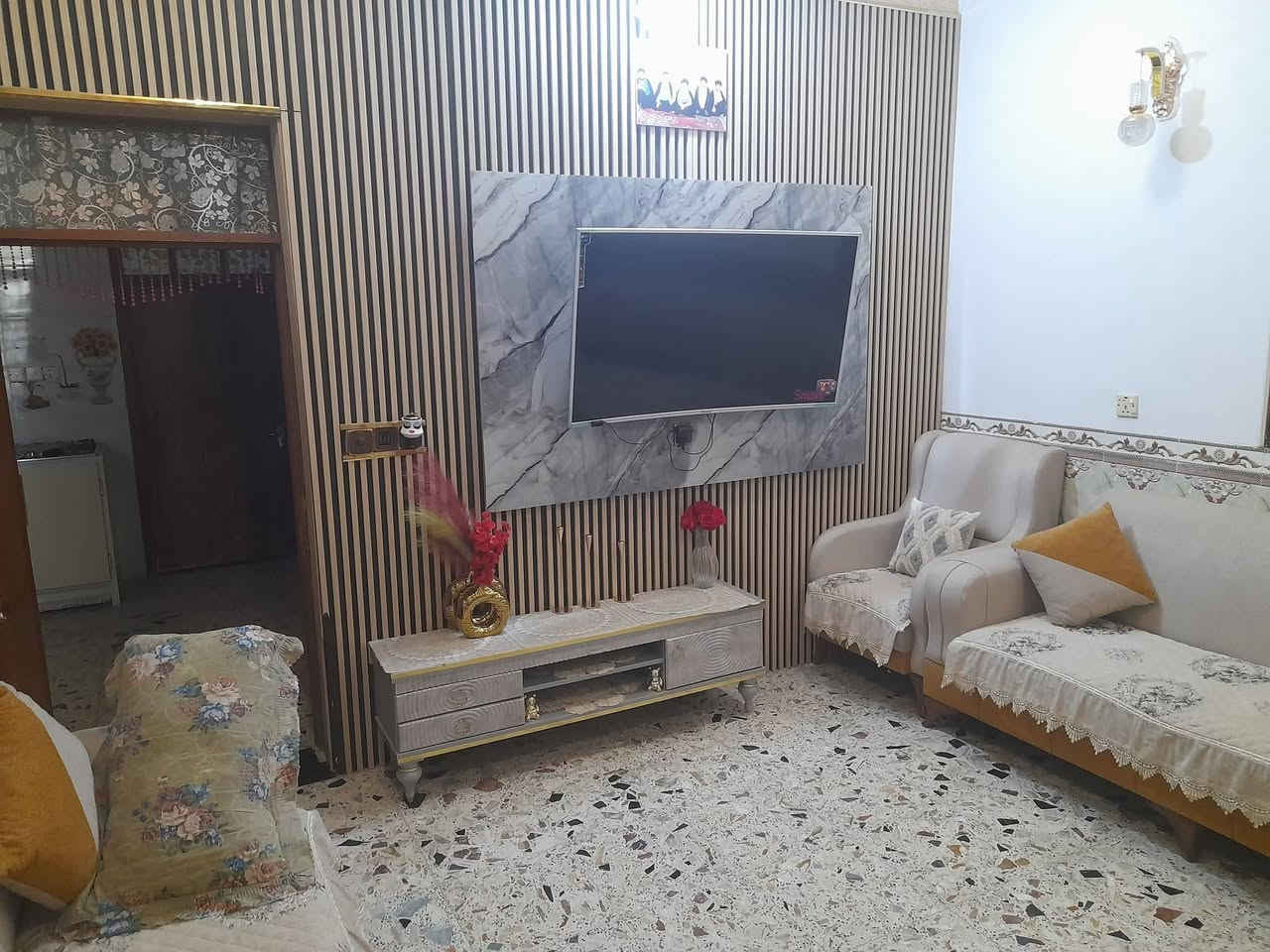 بيت للبيع  اومراوس ٨٠متر   في شعلة شارع ٦٠الدوانم شارع بيت موزان 100م  طابق واحد  بناء جديد كامل كهرباء ومي ومجاريي
وشارع مقرنص مالته وكامل خدمات التفاصيل تصل واتساب اكو(*********** )
