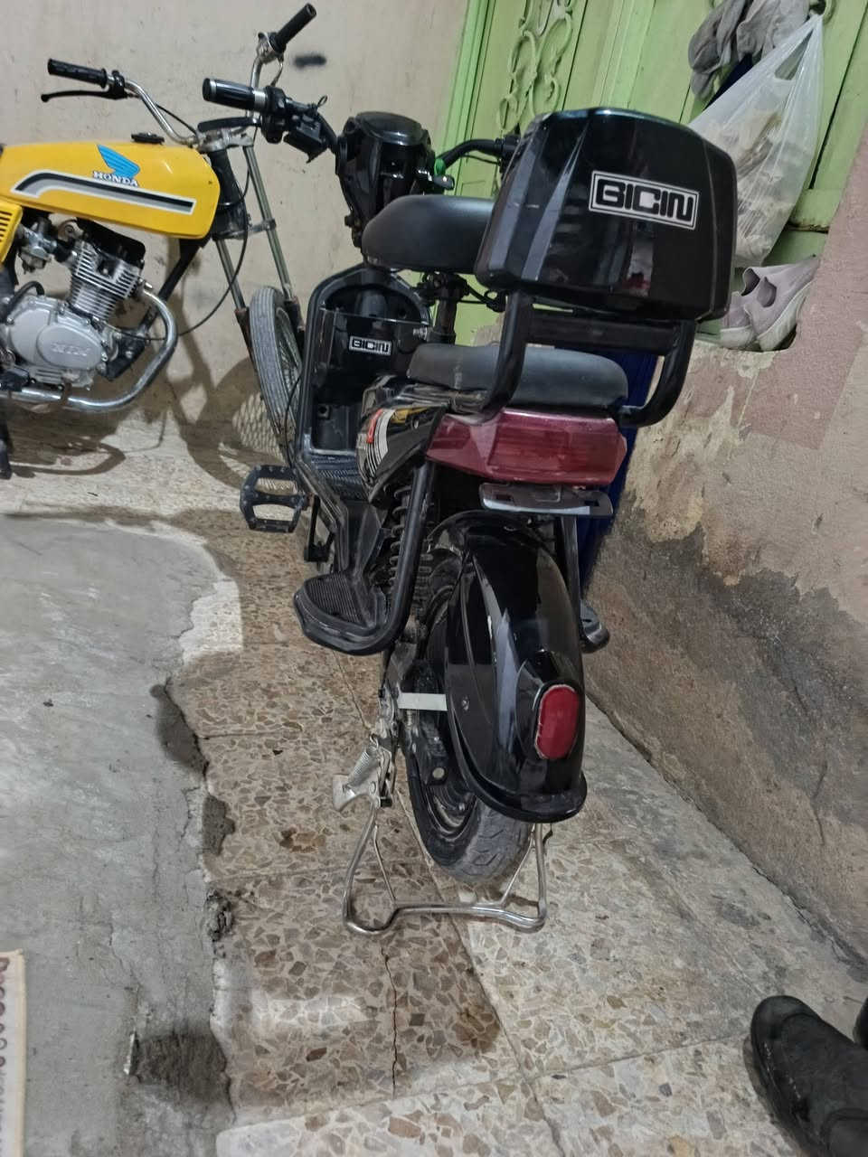 سلام عليكم دراجه شحن للبيع حجم 14 دراجه جديده السرعه 47 تمشيك 20كيلو بيهه بصمه وسويج المكان نجف بشارع المطار السعر 250 وبيها مجال الشراي يراسلني خاص


**إذا كنت صاحب هذا الإعلان وتريد حذفه لأي سبب، رجاءا أرسل رسالة إلى الدعم الفني**