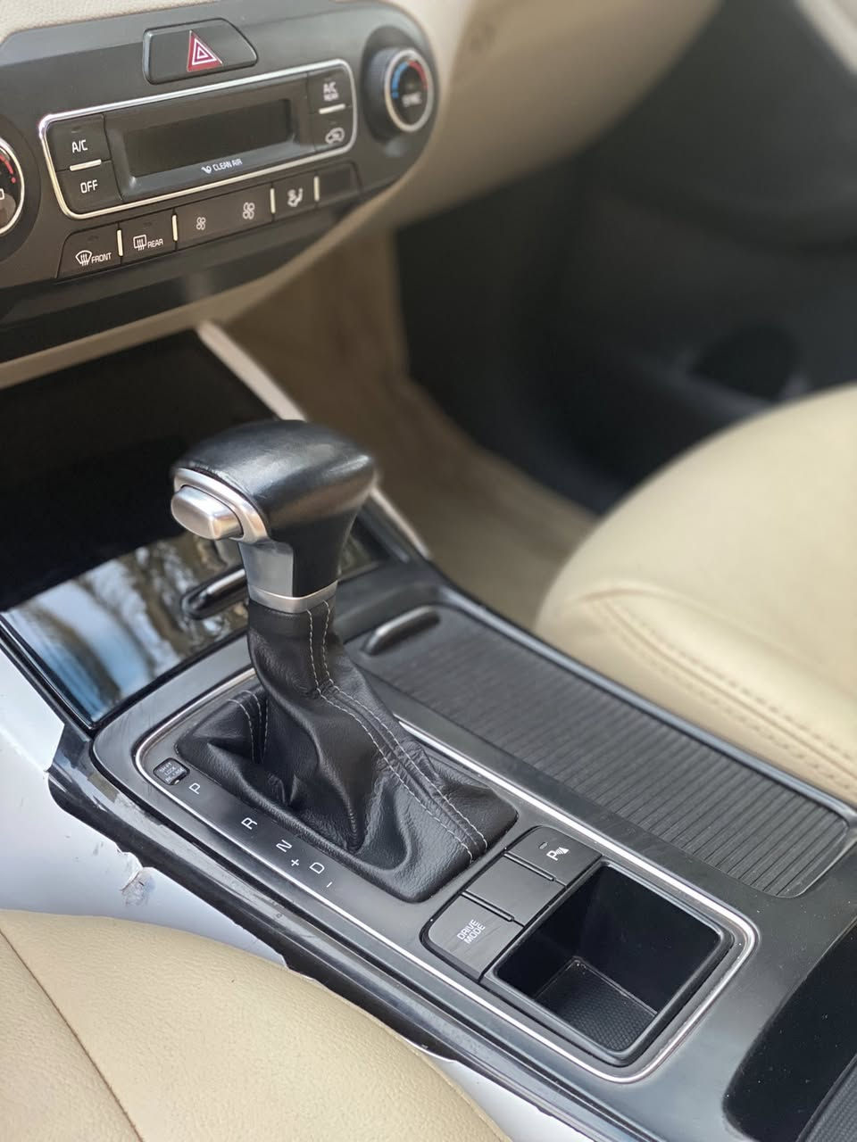 سلام عليكم                                                         كيا سورنتو 2019 خليجي (كفاله عامه ) حتى من الشخط 
رقم ديالى
كير ومكينه كفاله 
 محرك   6 سلندر مكينه 3500
فول مواصفات عدى البانوراما
السعر 257 وبيها مجال بسيط  
مكاني بعقوبه قرب جامعه ديالى 

مكلف بل نشر اتصل على صاحبها ***********
