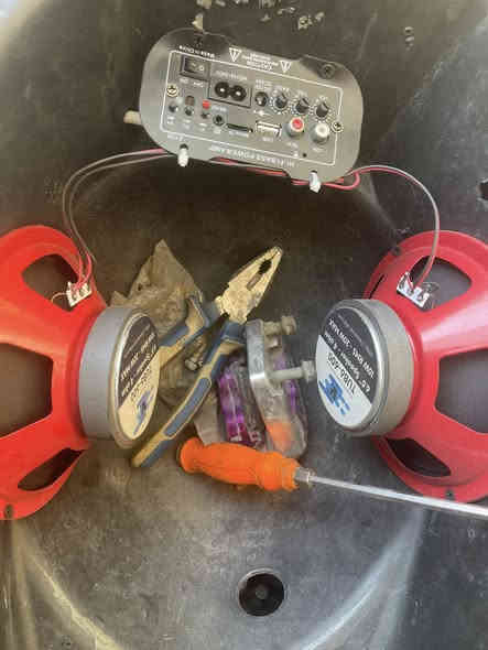 السلام عليكم  للبيع سماعات كامله تربط الواير بلباتري وشغل كبل كاملات الصوت يطرش طرش دمام يرهمن علا كل الدراجات نضيفات جدد اليريدهن واتساب

***********
