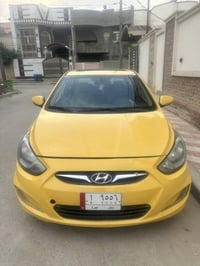 اكسنت ٢٠١٢ • فتحة سقف • كاميرا شاشة