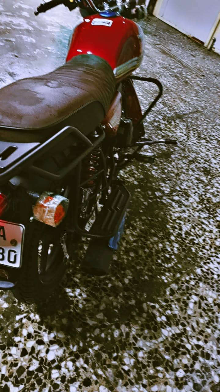 دايوان جديده ماشيه 8الاف
سعرها 2500قفل رقم اربيل 
مكاني بغداد حي اور قرب جامع الفردوس 
***********
