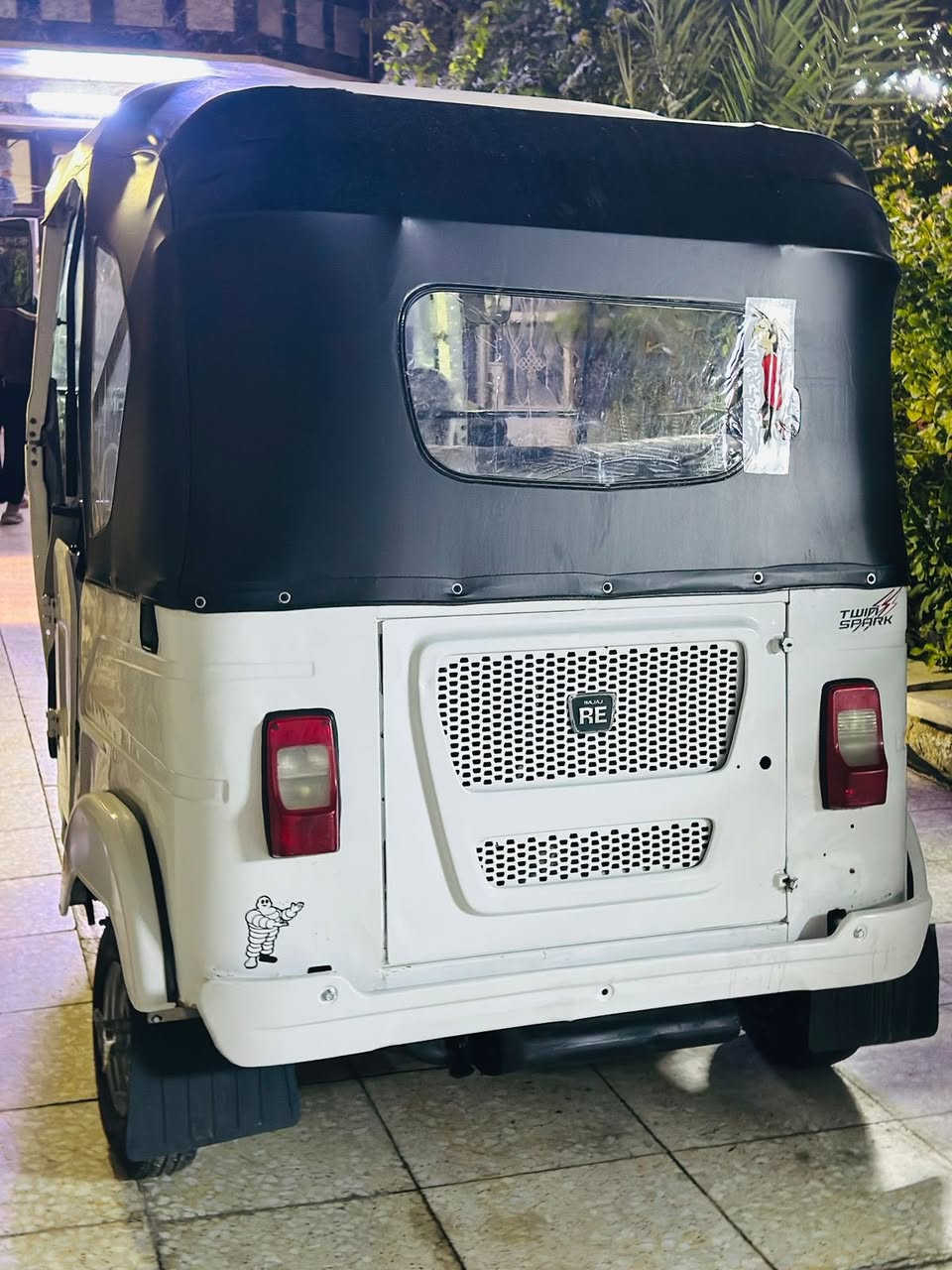 سلام عليكم تكتك لبيع موديل 2021شهر 12 رقم وسنويه بسمي تكتك خير من الله كبل لشارع مكفوله  كفاله بس دوس معمره مكينه مفتوحه مكاني بغداد سعر 8ملاين وبيه مجال ***********
