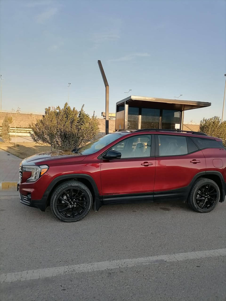 جي أم سي تيران موديل 2024 فئةSLE بلاك توب صندوق كهربائي وظعيات قاده تحديد مسار قياده ذاتيه كشن تدفئة شاشه لمس تدعم جميع الأنظمه وباقي المواصفات المعروفه ضرر باب جهة اليمين خلف باب السكن صبغ فقط بدون دواخل وبدون أيرباك ماشيه 39كيلو متر مو ميل رقم أربيل الجديد  وبأسمي السعر210$ التواصل خاص او الأتصال *********** مكاني فلوجة
