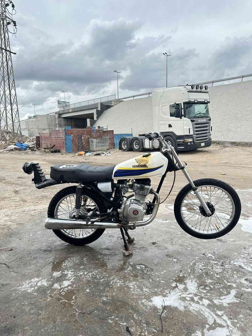 تعمير جديد سيجي بي ام مكينه بطله معدل شرط ١٣٠ صارله اقل شهر من معمره دراجه سامته ونصبه شوفه عينك سيبايه ثقيل كشن تفصال دواسات تفصال دراجه مرتبه وبرغي مامفتوح بيه سعره ٥٥٠ مجال حك الجيه مكاني كزيزه رقمي ***********
