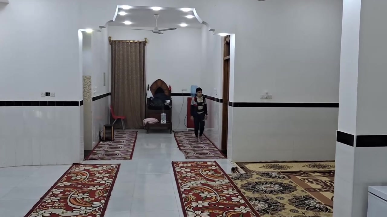 البيت يحتوي مدخل 
استقبال الطول 7. والعرض 4
صاله الطول 11. والعرض 4
هول طوله 4 والعرض 3
غرفتين نوم 4×5
مناور ثلاثه 
حمام 2×2
القاط الثاني فقط صاله + بيتونه 
السعر 170
اتصال ***********
المساحه 300
الوجه 12
والنزال 25
