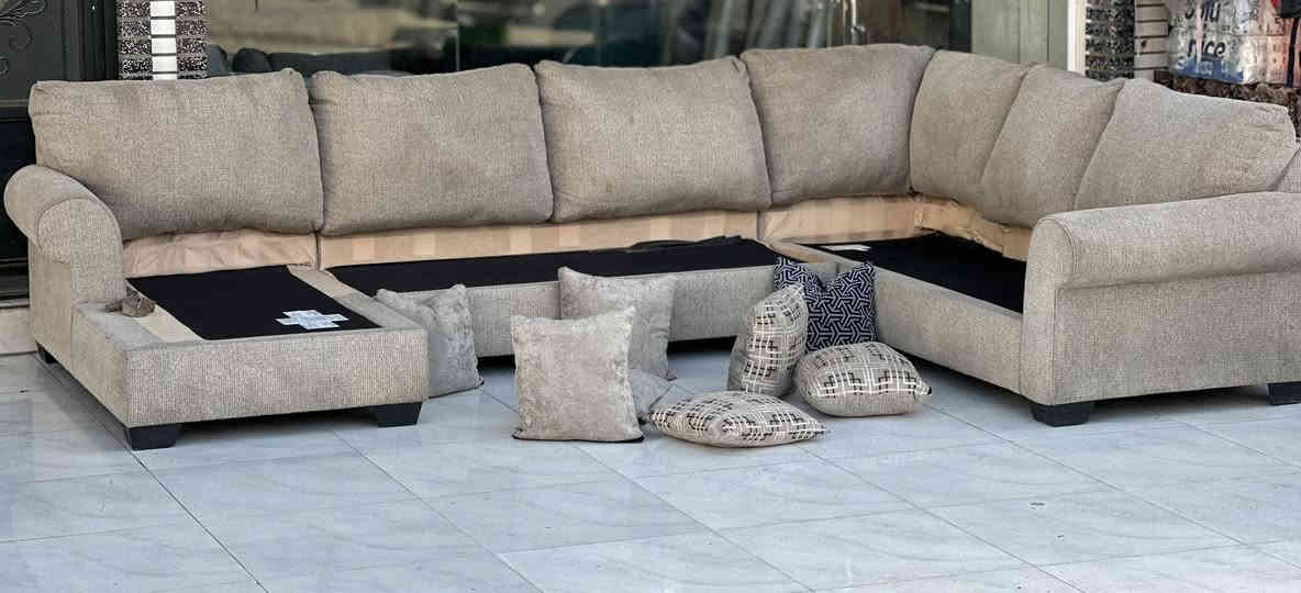 كورنر ماركه  Ashley اشلي المريكي  بنضافه 100/100 هيكل بل كامل خشاب زان طبيعي  بمقعد  وضهر طبي سوفت امريكي فول بوليستر بلون ستندر  بقماش   الكتان الخاولي امريكي مقعد متحرك مع سحاب سهل التنضيف  شغال وجهين     قيسات الكورنر  240سم❌360سم❌160 سم  عنوانه اربيل زانكو 99 قرب مطعم كص سنگر يوجد توصيل ل بغداد ولباقي المحافظات الأخرى  *********** واتساب  فقط (علي)
