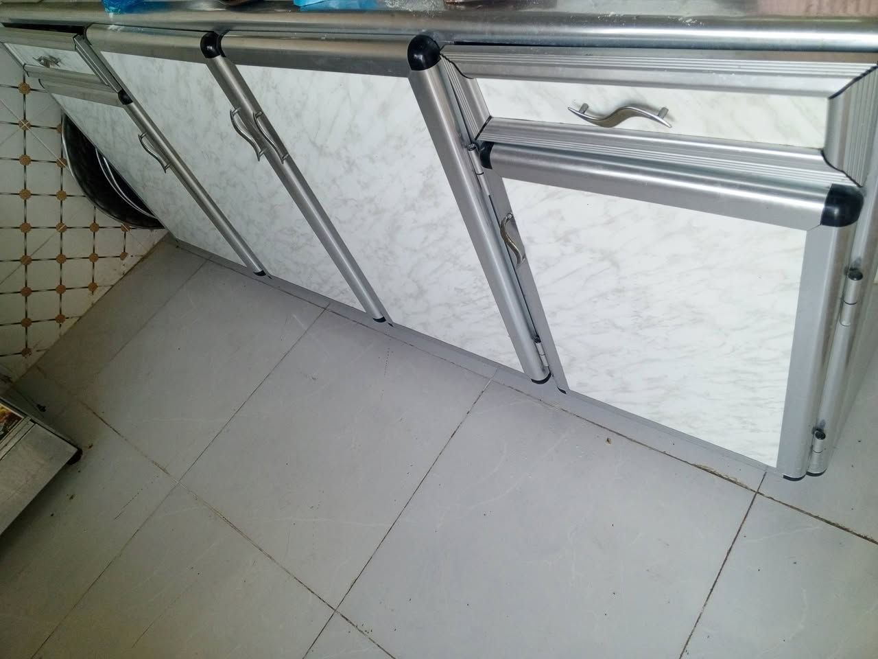 السلام عليكم كاونتر للبيع سعر 175 مكانه شركه طارق 55
***********
. 
***********
