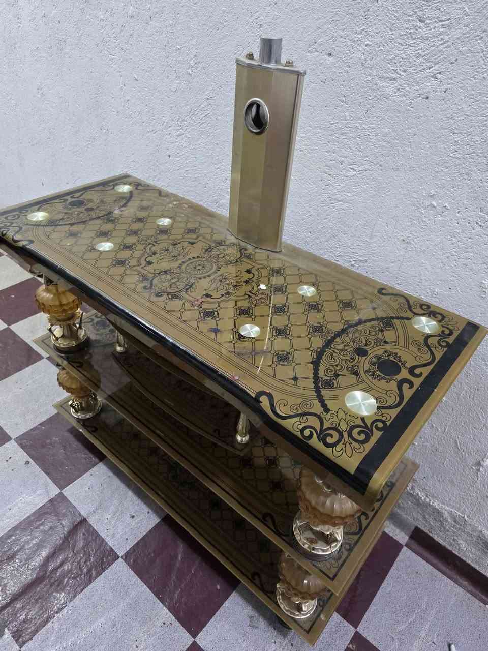 ميز بلازمة نظيف للبيع 
***********
