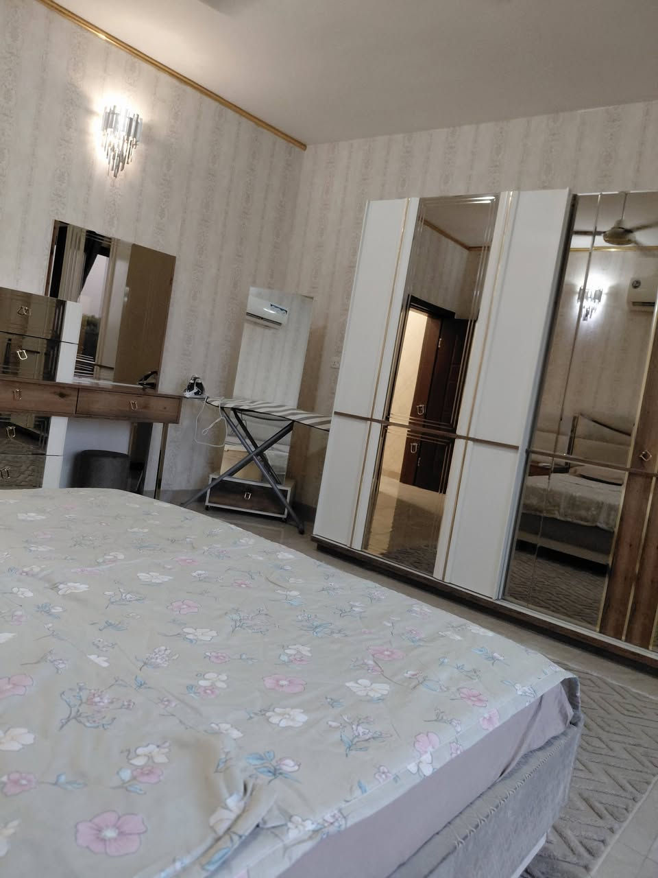 🏠 للإيجار شقة مفروشة بالكامل في العرصات 🏠

📍 الموقع: العرصات – على السدة

✨ تفاصيل الشقة:
🔹 المساحة: 130 متر
🔹 غرفتان نوم
🔹 صالة ضيوف
🔹 مطبخ
🔹 صحيات
🔹 مفروشة بالكامل
🔹 الطابق الثالث
🌊🚩 إطلالة جميلة على النهر

🏢 مميزات البناية:
🚗 بارك للسيارات
🛗 مصعد يعمل 24 ساعة
🛡️ سيكيورتي
❄️ سبالت إنفرتر

📞 للاستفسار أكثر، المراسلة واتساب أو الاتصال:
***********

***********

📌 نستقبل جميع العروض:
🏠 بيع | إيجار | إدارة أملاك | ترميم | تصميم | بناء
#الكراده #عقارات #العرصات 
#الجادرية
