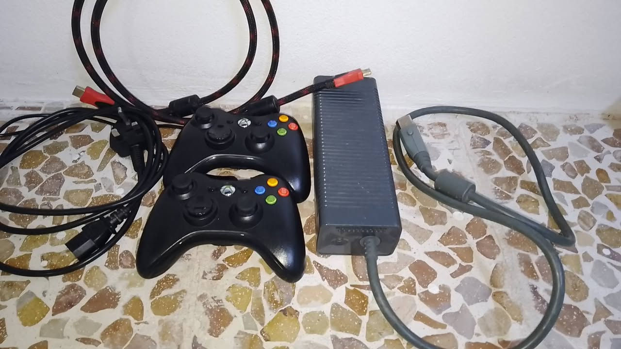 اكس بوكس 360 فات
___________________________
يجي معا هارد بي اكثر من 140 لعبة 
جي تي اي 5 و 4 و سان أندرياس 
ريديد 1
ريزيدنت ايفل 2 و 4 و 0
فورزا هورايزن 4
كول وف ديوتي 2 و زومبي
وبعد كومه العاب قوية و ضعيفه
___________________________
ويدتين 
وكابل HDMI
وكامل ملحقات 
السعر 110


**إذا كنت صاحب هذا الإعلان وتريد حذفه لأي سبب، رجاءا أرسل رسالة إلى الدعم الفني**
