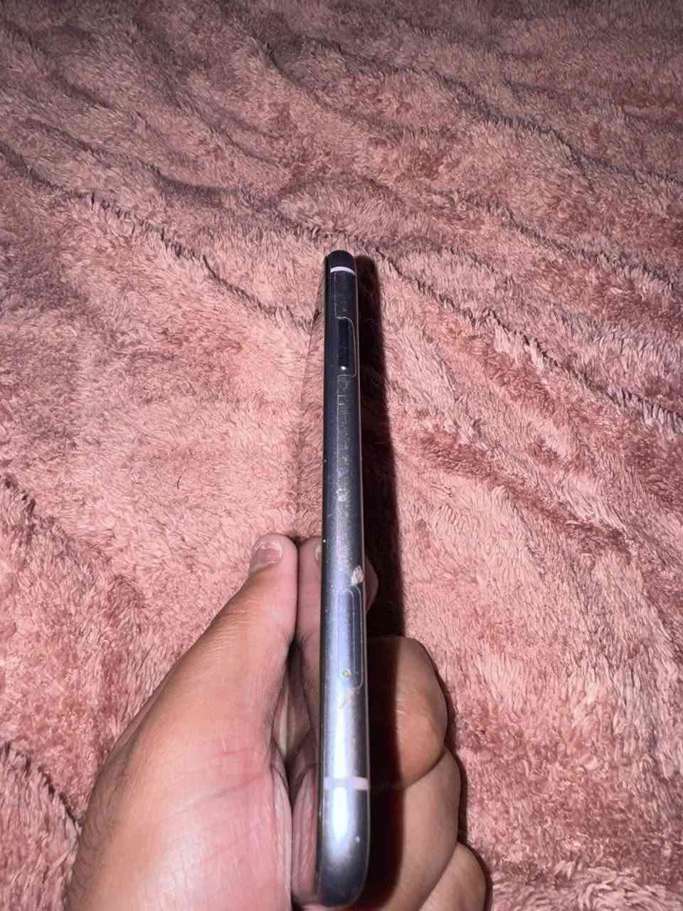 السلام عليكم
ايفون 11عادي مو مفتوح على وضع الشركة
 الظهر والشاصي بعده مغلف مال شركة
فقط دخلت رطوبه بشاشه وصارت تعلك 
مثل ماواضح بلصوره
بطاريه 75 
الذاكره 128
سعر (225)


**إذا كنت صاحب هذا الإعلان وتريد حذفه لأي سبب، رجاءا أرسل رسالة إلى الدعم الفني**