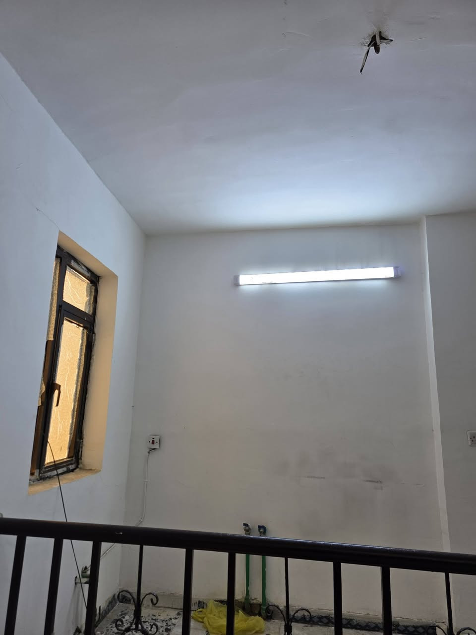 دار للإيجار حي تونس افاق عربيه زراعي 

ثلاث غرف نوم وصاله ومطبخ وحمام منور 
سطح بيتونه طابقين ونص 

جاهز لسكن مكان سياره موجود 

إيجارها ٤٥٠
الاستفسار على رقم بي واتساب 
***********
