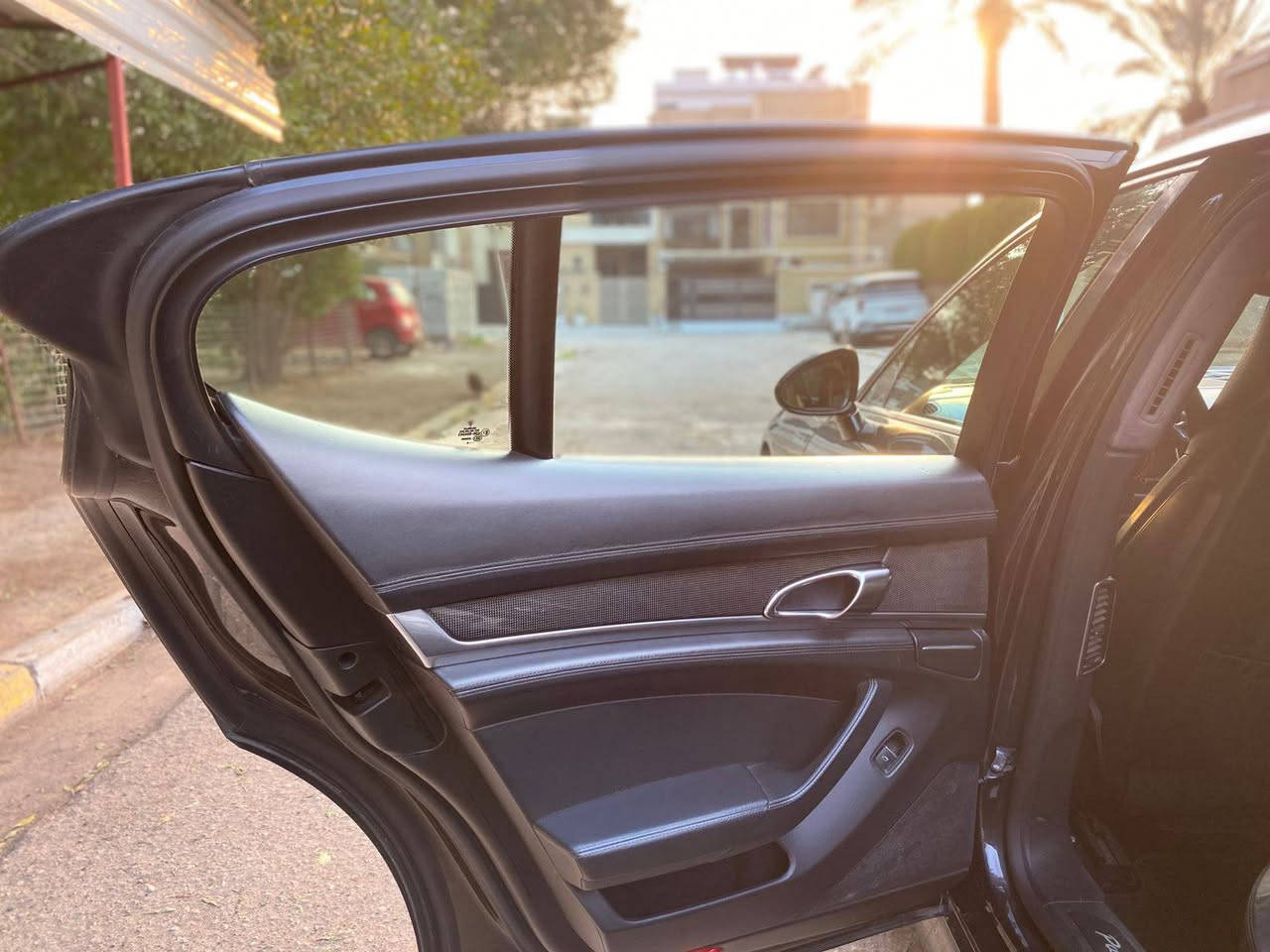 بورش بنميرا فوراس
وارد خليجي كفالة عامة
موديل 2011
بدون صبغ 
حساسات 360درجة 
رقم سيارات بغداد دولي باسم تحويل ثاني يوم 
مكان شارع فلسطين 
السعر 210
رقم هاتف ***********
