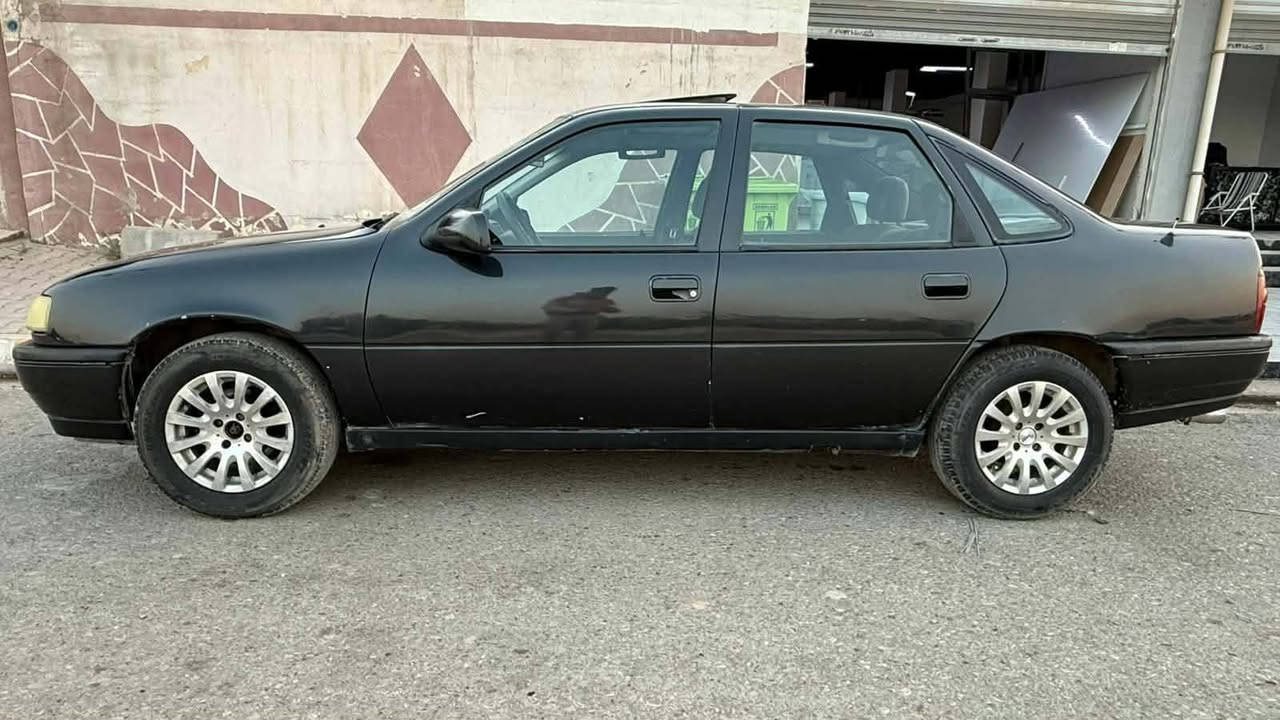 اوبل لون اسود موديل 1992 حجم 18 كير اوتماتيك بيها كابون بانزين السياره حلوه بسمنا رقم سليمانيه
صبغ عام جمالية بدون ضربة 
 السعر 45 وبيها مجال قليل
مكانها كركوك كوباني 
للاتصال ***********
