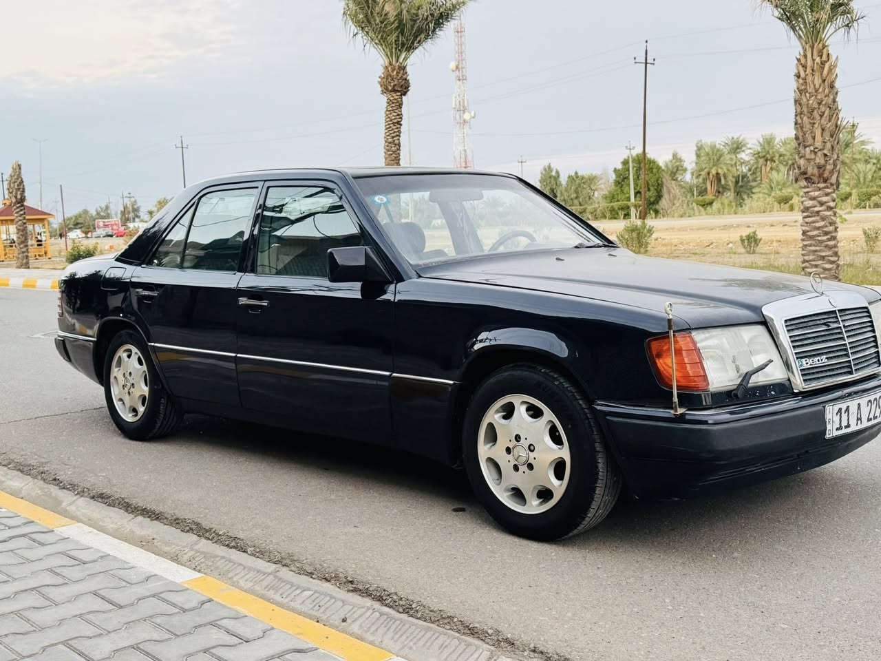 للبيع مارسيدس  دب موديل 1987  رقم بغداد دولي تحويل مباشر سنوية جديدة سيارة مكفولة كفالة من ضربة ونقل جثه وكلبه وعيب شرعي مصبوغة جماليه فقط قواعد دبلات بلادي سيارة ع وضع البلاد مكينة كير دواخل كله ع بلاد شرط مملعوب بيها تخم تاير مكينه كير حدادية جاهزة للاخير ماناقصها برغي سعر 63وبيها مجال العنوان واسط للاستفسار *********** او *********** ممتواجد ع النت رجاً
