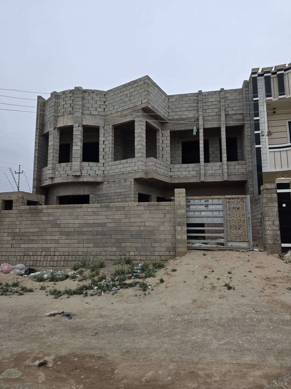 #دار-هيكل للبيع طابقين 

يتكون من ٤ غرف + صالات ٢ + مجاميع صحية٣
مطبخ حار باد ومخزن+ خطار + كلدور

#مساحة  ٢٤٠ متر  واجهه ١٢×٢٠

#العنوان:  ديوم منطقة ال١٧ الف ثاني قطعة عن شارع ٥٠ مقابل الجامعه الاهلية 📍
----------------------------------------
#للاستفسار ***********📞 مكتب ليث
