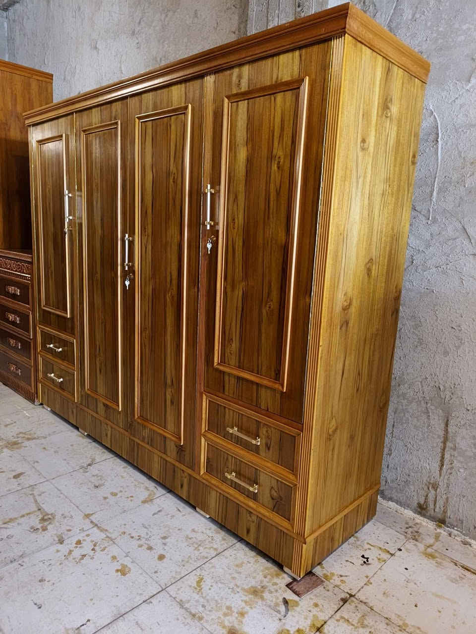 كنتور 4 ناصي جديد ما مستعمل ضهر جنبر يدات مميزة جداً رجلين مال ماء 
مكاني حي الصديق خلف مرطبات البحرين 
معرض وموبيليات علي غني 
للأستفسار
*********** الرمادي, الأنبار

