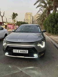 كيه نيرو موديل 2023 رقم مميز مواصفاتها رادار جانبي وأمامي و وتحكم سرعه...