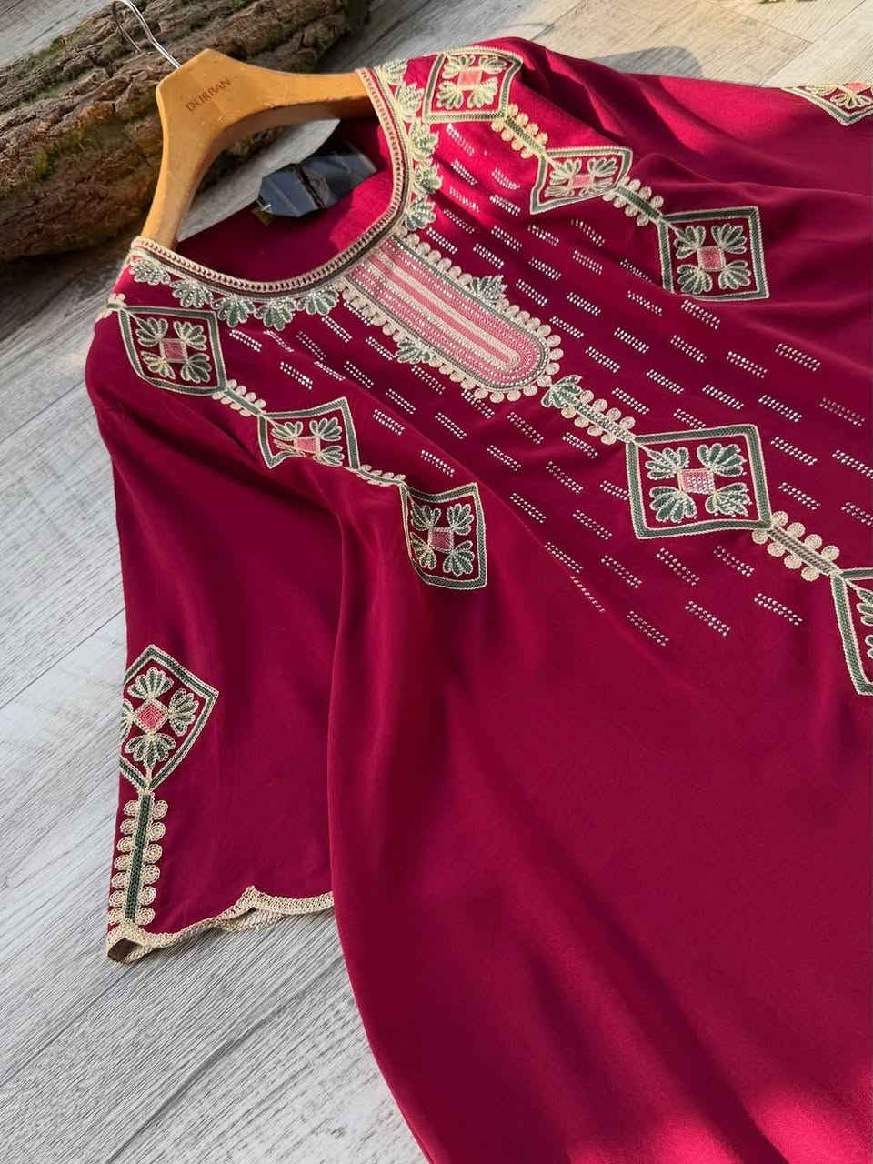 راحة تلبسينها… وأناقة تشوفينها
قماش خفيف، قصّة واسعة مع ربط يحدد الخصر
اختيار مثالي للبيت ولمّات العائلة ❤️🌺🦋🐅
😌👗 دشداشة كشمير تطريز هندي أصلي 
قياس 2x_3x_4x_5x
#سعــــــــــــر10
يوجد توصيل داخل المسيب الفين دينار 
يوجد توصيل محافظات


**إذا كنت صاحب هذا الإعلان وتريد حذفه لأي سبب، رجاءا أرسل رسالة إلى الدعم الفني**