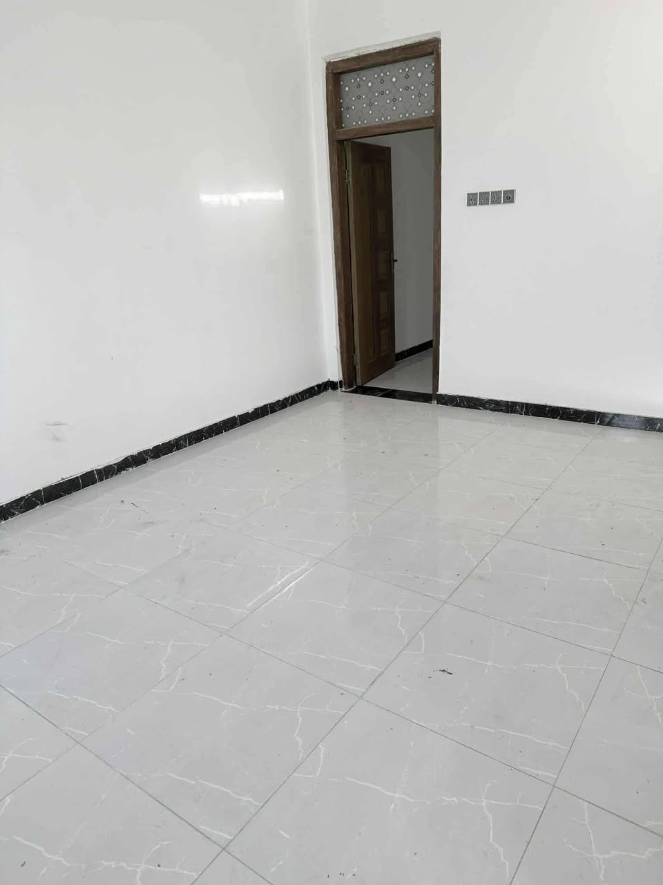 🏠 للبيع – بيت طابقين في الديوانية  الشافعية ــ قرب ثانوية ابن الهيثم
المساحة: 120 م واجهه ١٢ م
 الملكية: طابو صرف

🏡 مواصفات البيت:

🔹 الطابق الأول: غرفة + صالة + مطبخ + استقبال + حمام داخلي + صحيات
🔹 الطابق الثاني: غرفة + صالة + سطح
 البناء طابوق البيت نظيف وجاهز للسكن – أرضية جديدة بالكامل

 السعر: 70 مليون قابل للتفاوض 
📍 الموقع: الديوانية – الشافعية – قرب ثانوية ابن الهيثم

📞 للاستفسار: ***********
       مكتب عقارات أرض الرصين
