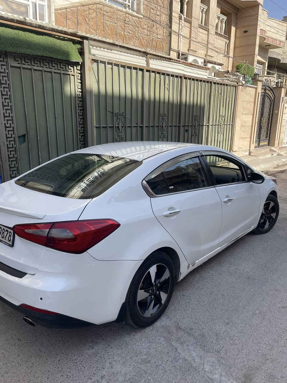 � كيا سيراتو 2013 للبيع

✔️ السيارة بيها قطع صبغ (تجميل فقط)
✔️ أحزام أمان أصلية – بدون حادث
✔️ بيها سونار
✔️ مكفولة كير ومحرك حدادية حديدة
✔️ طخم تايرات جديد
✔️ إشارات بالمراي
✔️ شفط + تحكمات جهتين
✔️ تبريد قطعتين
✔️ السيارة نظيفة وجاهزة

📍 الموقع: بغداد – البلديات
📞 ***********

السعر مناسب ٩٣ وبيه مجال 
جماعه ال٨٠ و٨٣ لا تتصلون 🙃👍
