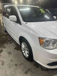 دوج كرفان sxt  2019  بيبان كهرباء  صندوق كهرباء ماشية 60 الف  سيارة جد...