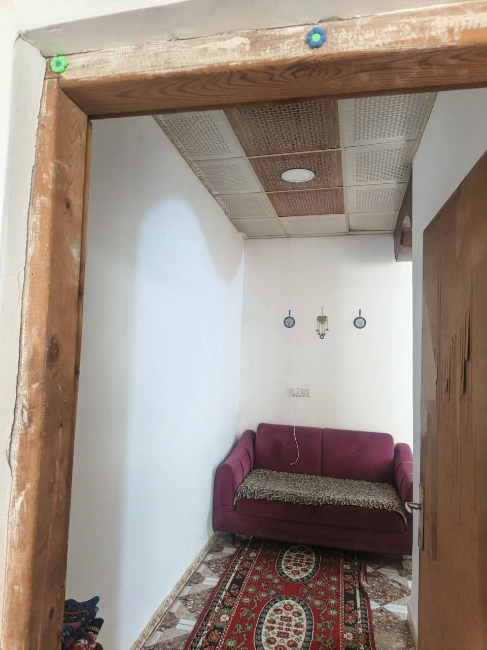 السلام عليكم مشتمل للبيع المساحه 125 بصلاح الدين خلف جامع الهدئ متكون من صاله مطبخ غرفتين وحدة فوك ووحدة جوة ديوان بيت نضيف وحلو السعر 55 قفل  ...البيت مقابيل الصبات للاستفسار ***********
