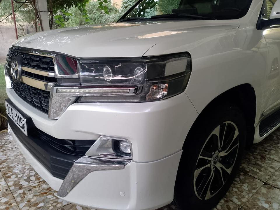 📦 للبيع🥇
لاندكروزر GXR 2019
الممشى: 98.000 كم

ملاحظة: البيع نقد فقط بدون مراوس

لاندكروزر 2021
المحرك: 6 سلندر

بصمتين + سماعة بلادي + فرشات بلادي موجودة
مكفولة كفالة عامة من الدعامية إلى الدعامية

بدون صبغ
بدون بارد
بدون رصعات
بدون حتى شخط
الدعاميات بدون صبغ

بقية السيارة بشرط
فول مواصفات:
شاشة لمس كبيرة
5 كاميرات مع رادارات
3 شاشات
فتحة سقف

مقاعد جلد
مقاعد 2 امامية كهرباء 
شحن موبايل
صندوق كهرباء
8 إيرباق
تبريد مركزي
بصمة
تشغيل عن بعد
طفايه اسفل الراكب بلاديه 

باب خلفي كهرباء
ثلاجة
‏LED زينون
تحكمات ستيرن
دبل فوليوم
فورويل
هوك
السيارة بها 2 بصمة من الشركة
تخم تاير دنلوب الأصلي
المحرك والگير بشرط ولم يتم فتحهما
السيارة نظيفة جداً وعلى وضع الوكالة

السنوية والزنكة جديدة مدفوعة إلى 2030
باسمي – بشرط تحويل 
السيارة لا تحتاج أي مصروف

المكان: بغداد 

الهاتف: ***********
