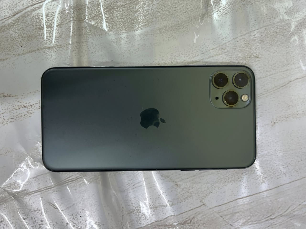 السلام عليكم ايفون 11برو ماكس للبيع بطاريه 87 بلاديه فيس ايدي بي مشكله الشاشه مبدله اصليه 3 خيارات الرقم *********** السعر 275 بي مجال قليل
