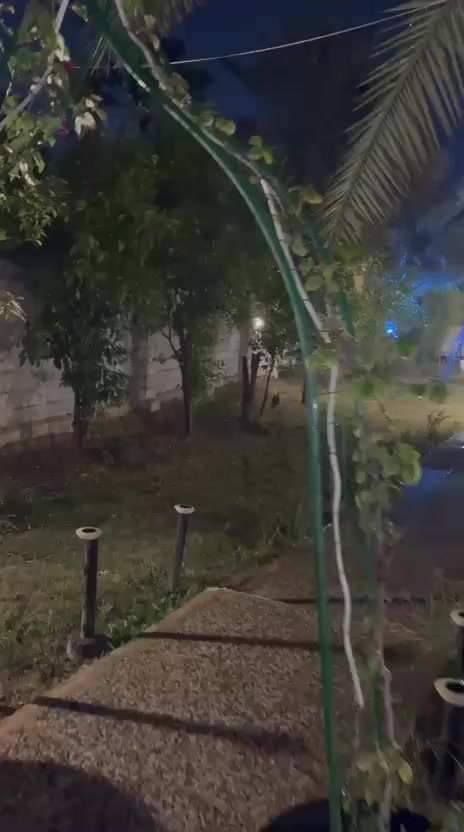 🔥 فرصة استثمارية مميزة – مزرعة للبيع في أرقى مناطق سلمان باك 🔥  

📍 الموقع: المدائن – الباوي  
✨ تعتبر من أرقى وأجمل مناطق سلمان باك  

🔹 المساحة: دونم كامل  
🔹 الموقع: ركن على شارعين (موقع مميز وسهل الوصول)  
🔹 الملكية: سند ملك صرف  
🔹 المزرعة مسيّجة بالكامل  

🏡 المواصفات:  
- بيت مؤثث بمساحة 150 متر مربع   نظام امريكي 
- مسبح درجة أولى  عدد 2 
- مولدتان كهرباء لضمان التشغيل المستمر  
- ألعاب للأطفال مناسبة للعوائل  
- كرفان خاص للحارس  

💰 فرصة استثمار ناجحة:  
- وارد صيفي صافي : حوالي 12 مليون دينار صافي  
- وارد شتوي صافي : من 3 إلى 4 ملايين دينار  

💵 السعر المطلوب: 750 مليون دينار  
✔️ قابل للتفاوض للجادين  

🌿 مناسبة للسكن الراقي أو الاستثمار وتأجير المناسبات والعوائل.  
📞 *للاستفسار والمعاينة يرجى التواصل على الخاص أو الاتصال.
***********
***********
