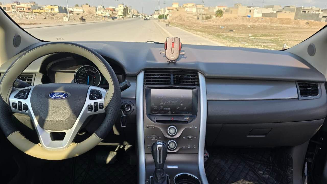 فورد ايدج 2013 شركة نيفا فئة SEL للبيع 
المواصفات
شاشة امامية كبيرة
سقف بانوراما
كوشن جلد +هيتر
ABS
تاخم تاير جديد 
صدر جديد
السيارة مابي اي مصرف كله جديدة
الباب الامامي جهة السايق صبغ وهذا بسبب شخط وبي شبر بارد
السعر 135$ مجال قليل 
*********** أربيل, العراق
