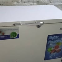 مجمدة مستعملة • ٦ قدم • نضيفه