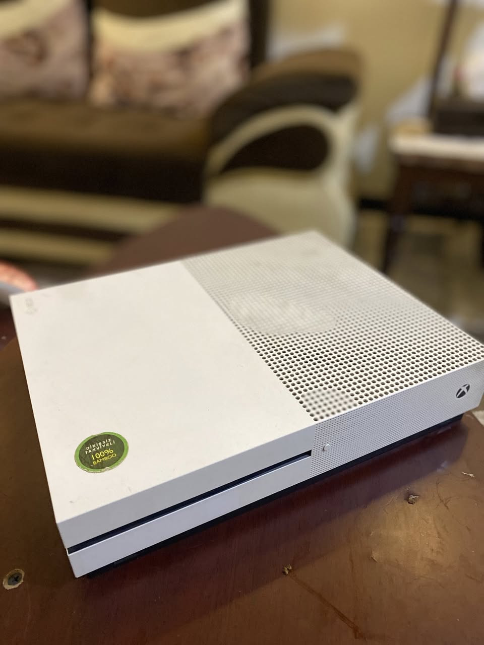 السلام عليكم..
X box one s 500g

اكس بوكس وان اس

لوك ستيكر غير مفتوح ولا مصلح 

كامل ملحقات اصلية مع جوستيكات عدد 3 منهم وحده كيم سير  

مع اشتراك Game Pass Ultimate

لمدة ثلاث اشهر ينتهي بتاريخ 1/5/2026

مكاني بغداد / زيونة 
الرقم ***********
السعر 160 الف
