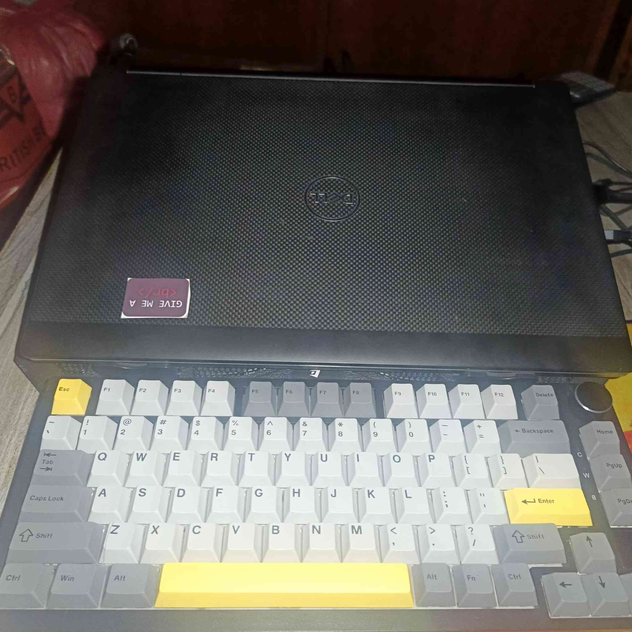 اني عندي لابتوب دل برزشن 7530 معالج كور اي 7 جيل 8 فئة h وكرت شاشة داخلي 8 وكرت شاشة خارجي اربعة و16 رامات و512 تخزين
الي عندة مواصفات اعلة اراوس واطي فرق وايضا ابيع


**إذا كنت صاحب هذا الإعلان وتريد حذفه لأي سبب، رجاءا أرسل رسالة إلى الدعم الفني**